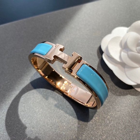 New! Clic H Bracelet Sky Blue and Silver - Picture 2 of 14